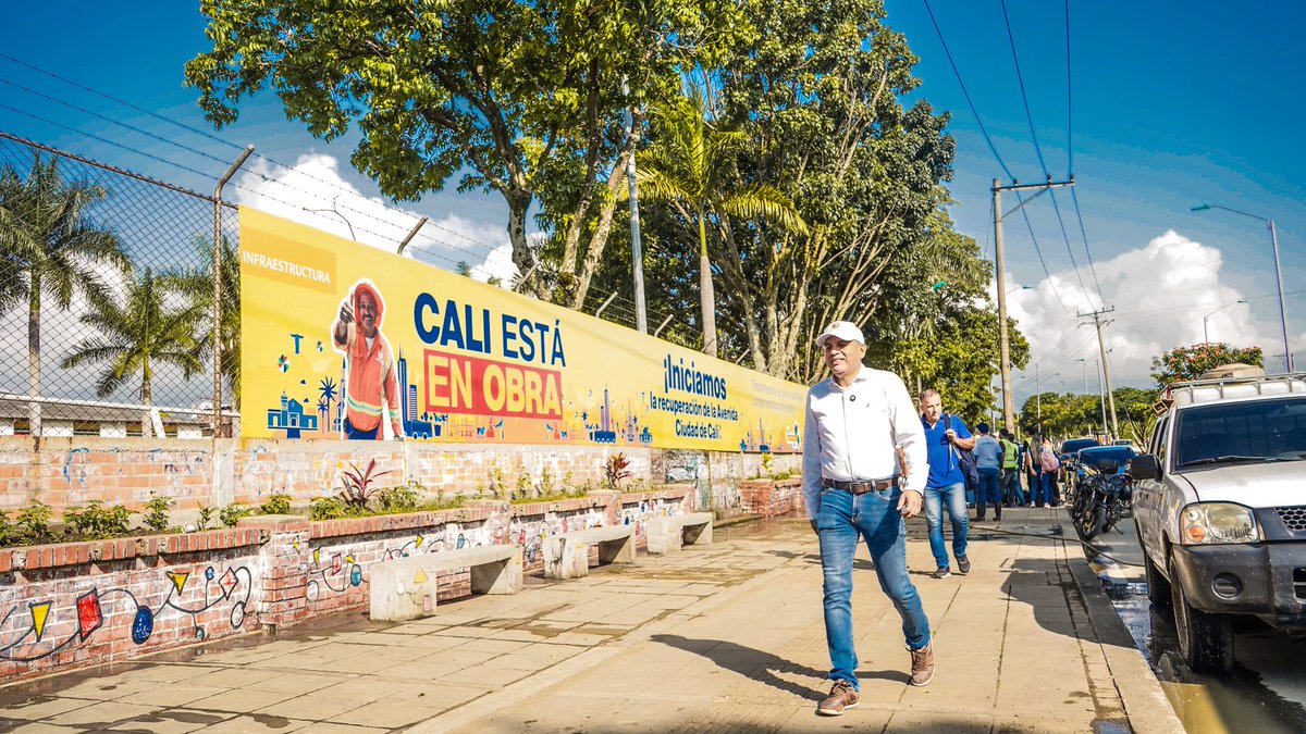 ALEXCAMINA's tweet photo. Hoy estuvimos en el barrio San Luis, en el primer tramo recuperado de la Av. Ciudad de Cali, una obra que vuelve a transformar este sector gracias a la administración del alcalde Alejandro Eder. 

Seguimos recorriendo los territorios escuchando y viendo cómo avanza la ciudad. https://t.co/9MUQeUNypI