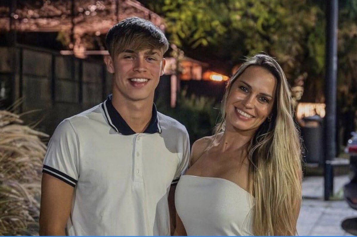 “MI MAMÁ ES MI MEJOR AMIGA”

Tomy, el participante de GH que se hizo conocido por salir a bailar con su madre. Aquí la foto para los curiosos.