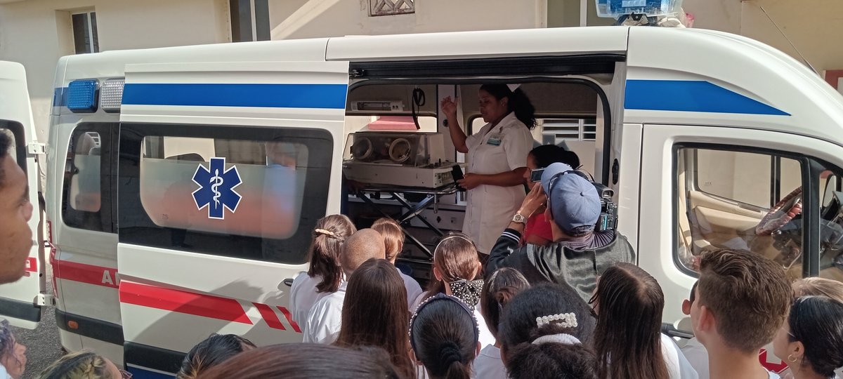 El servicio de Neonatología del Hospital Pediátrico Provincial Eduardo Agramonte Piña abrió sus puertas de una manera muy especial a estudiantes de séptimo grado de la ESBU Noel Fernández.  

#CuidandoLaVida #Neonatología #Camagüey  #CubaPor
