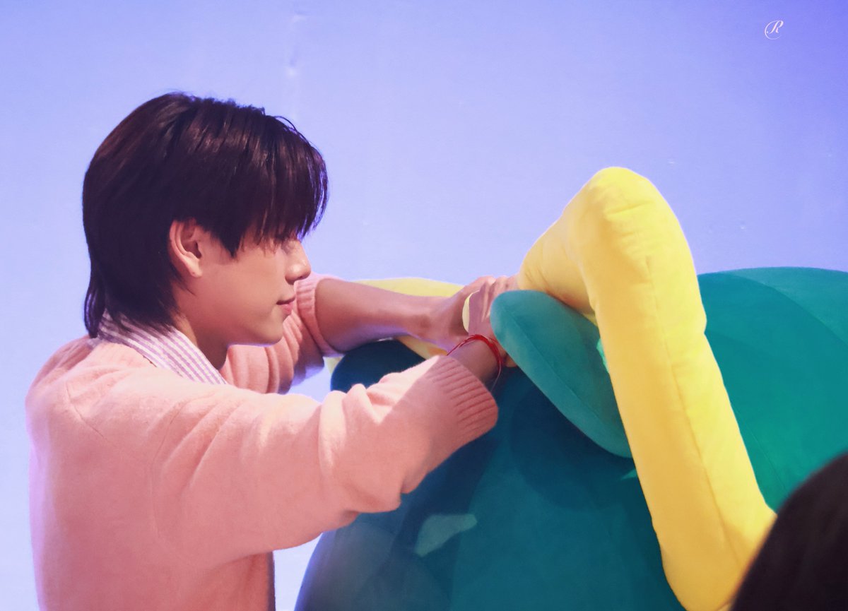 permpermใช้หูฟังเสร็จแล้ว อย่าลืมเก็บดี ๆ นะ~

PHUWIN WITH MAMI GOP
#MamixPhuwin
#phuwintang