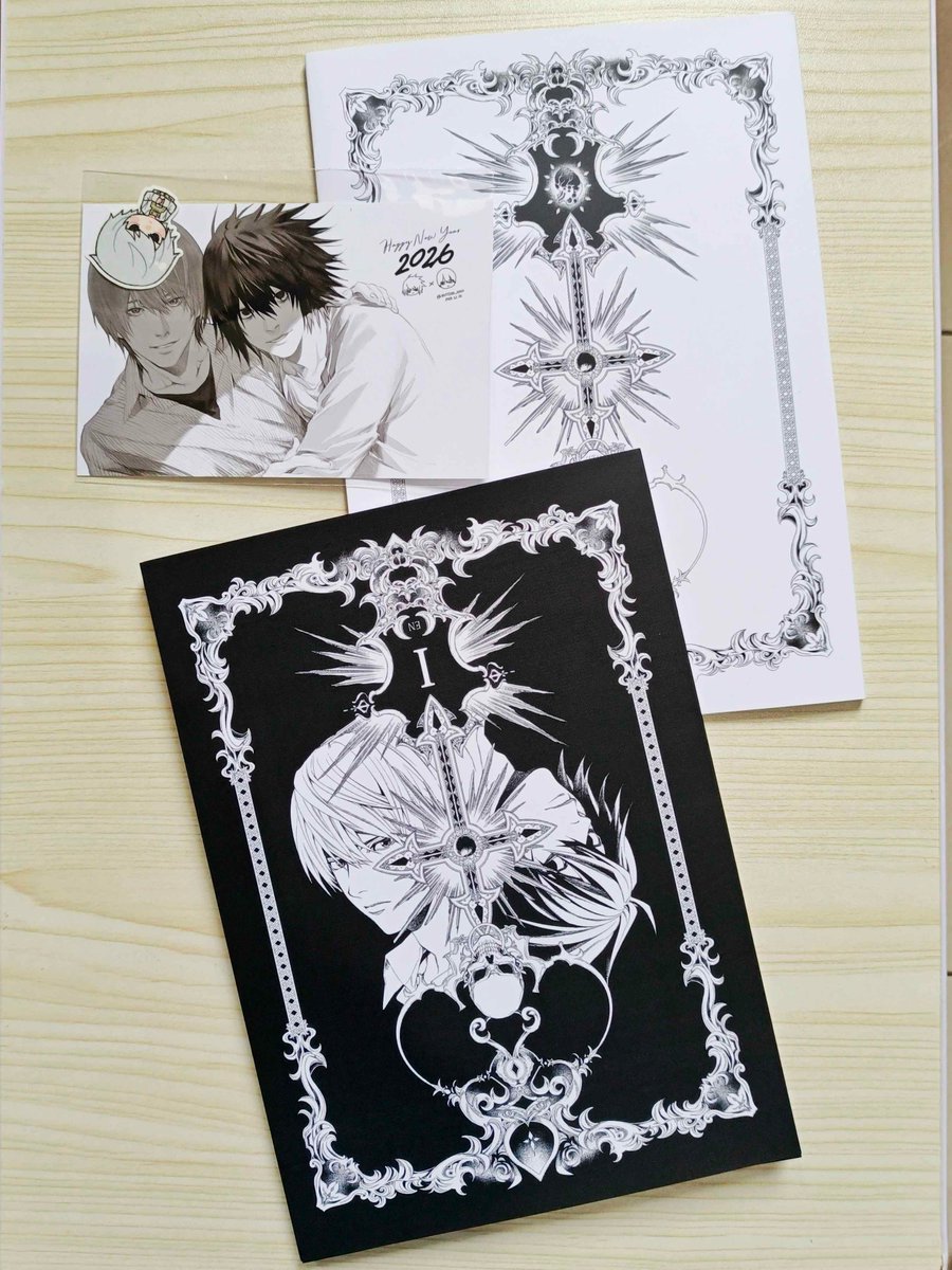 oreicLe_'s tweet photo. My Death Note doujins made by @Ruttika_Shin  have finally arrived~! 🥰
Super happy how it exceeded my expectation. Also I got some freebies!!

I actually am not really a huge fan of Death Note series because back then I only read the beginning, I didn't follow until the end (because I was poor... anyway). But I fell in love with Ruttika's art! Now I kinda want to re-read again and collect the entire volumes ☹️

Moving on, I will show off what I got heheh~