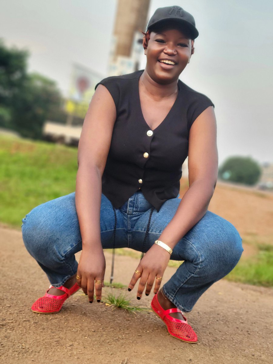 SNarasay's tweet photo. I do it for the passion
I do yanga blad show on bukedde tv every Saturday 11am
#tvhost #tvpresenter #mediabelle #bukeddetv #yangabladshow https://t.co/wyDSpDMJJx