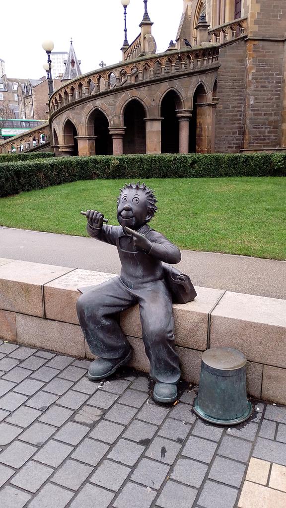 JamesMunro5's tweet image. D C Thomson HQ and one of the company's employees in #Dundee city centre.