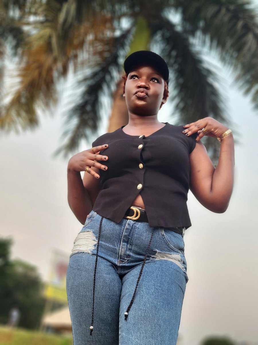 SNarasay's tweet photo. I do it for the passion
I do yanga blad show on bukedde tv every Saturday 11am
#tvhost #tvpresenter #mediabelle #bukeddetv #yangabladshow https://t.co/wyDSpDMJJx