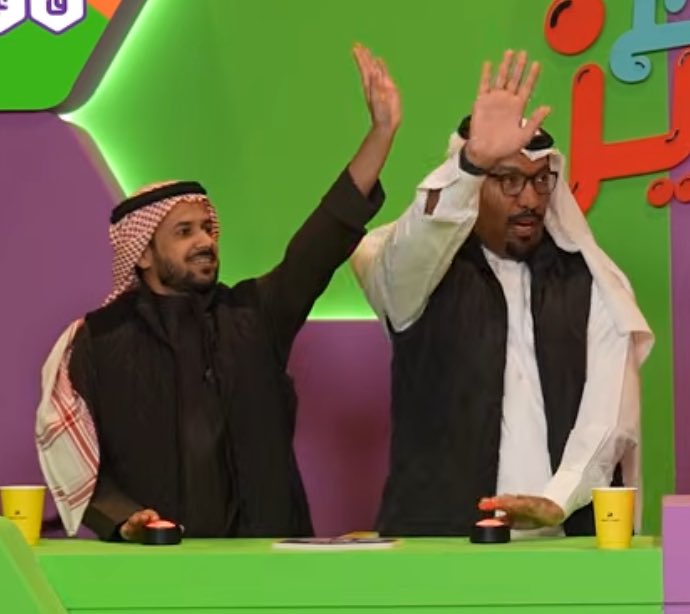 يرفعون يدينهم ويدقون الزر 
قمة في الادب