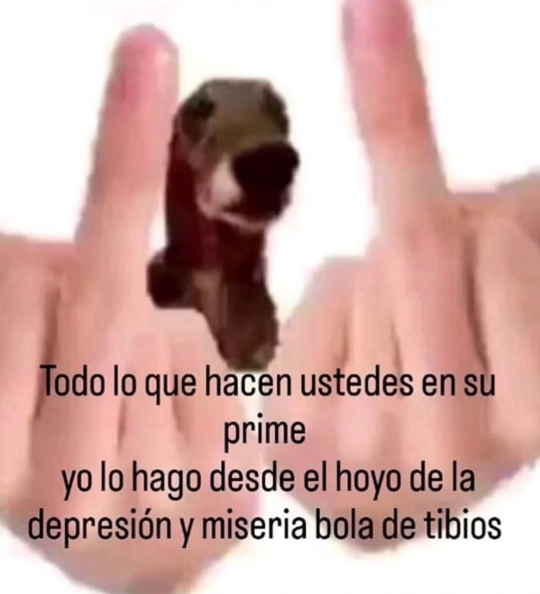 3lChicoRadioACT's tweet photo. @ShitpostRandom No pues si quieres también me la coj….

No mames, el servicio es de auto no de botones cabron! 
(Aún así yo bajaría a ayudarle) https://t.co/MWlGT9DcQm