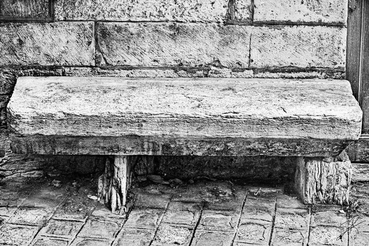 Dijon Monumentale "Photo Croquée" — Le Banc de Cyrano

Ce banc de pierre, qui a vu passer Gérard Depardieu pour le film Cyrano de Bergerac, se révèle ici sous un nouveau jour. 

#photocroquee #dijon #maisonmilliere #cyranodebergerac #dijonpatrimoine
