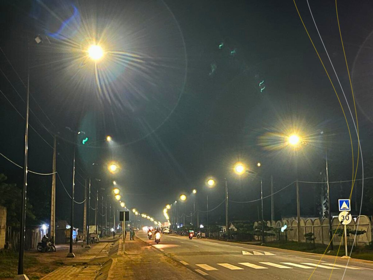 SunnaDesign's tweet image. 591 lampadaires solaires autonomes. 4,8 km de voiries sécurisées à Cotonou 🇧🇯.
Dans le cadre du PAPC, Sunna Design déploie un éclairage public 100 % autonome, sans raccordement au réseau.
🔎Étude de cas : sunna-design.com/papc-benin-lam…

#SolarLighting #Africa #UrbanInfrastructure #Benin