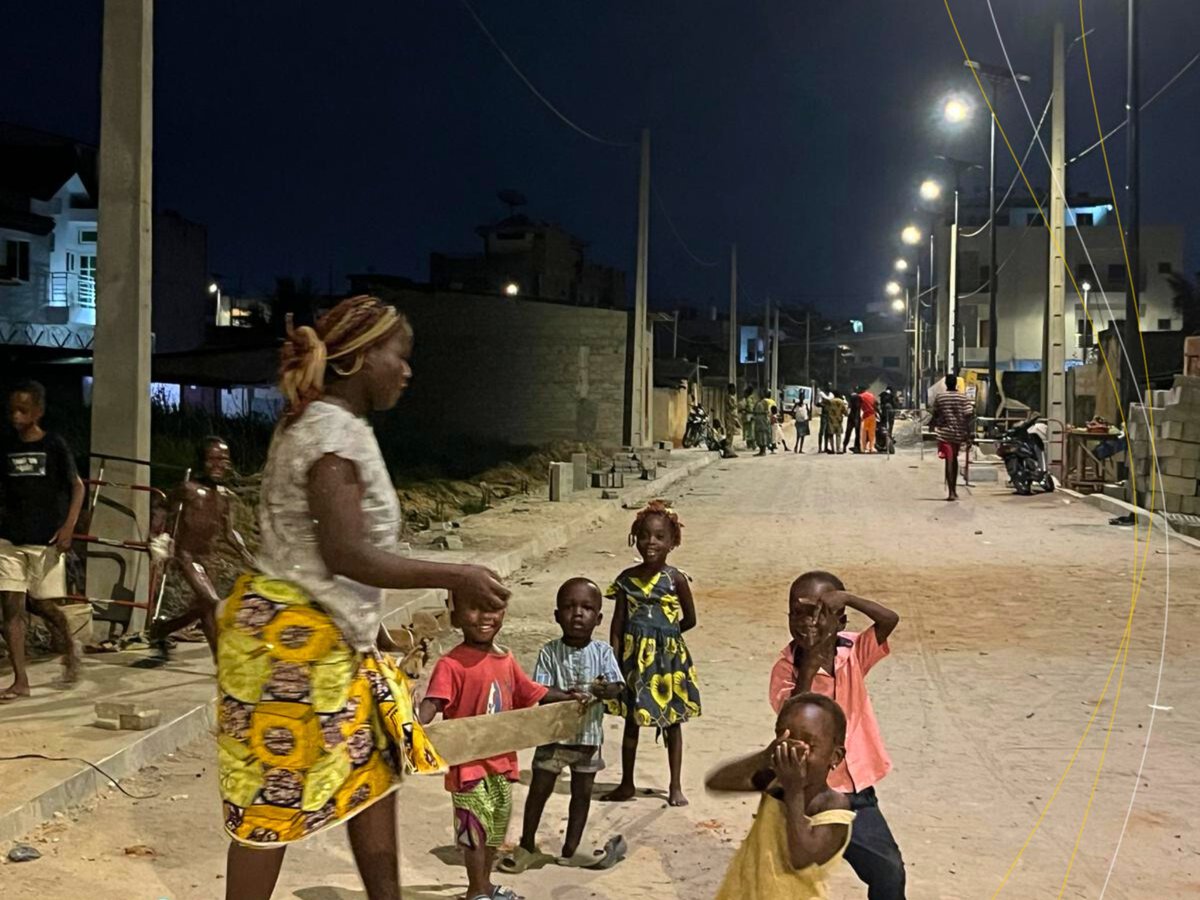SunnaDesign's tweet image. 591 lampadaires solaires autonomes. 4,8 km de voiries sécurisées à Cotonou 🇧🇯.
Dans le cadre du PAPC, Sunna Design déploie un éclairage public 100 % autonome, sans raccordement au réseau.
🔎Étude de cas : sunna-design.com/papc-benin-lam…

#SolarLighting #Africa #UrbanInfrastructure #Benin