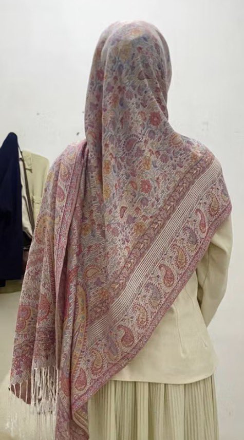 jasacucikanken's tweet photo. @tanyakanrl Ett dahh klo mau coba cek disini nder harganya ngga nyampe 200K. Pilihan warnanya jg banyakk, awal maret ini bakal restock lagii katanyaa 😭

https://t.co/sJaN7kNgWj https://t.co/NzRgRXWhDk