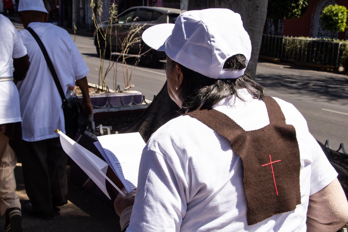 ArquidiocesisMx's tweet photo. Miembros de la familia franciscana y devotos de San Francisco de Asís peregrinaron a la Basílica de Guadalupe para solicitar la canonización del Beato Fray Aparicio, fraile nacido en Galicia que llegó a México a los 33 años y dedicó su vida al servicio como limosnero.

Beatificado el 17 de mayo de 1789, su cuerpo se conserva incorrupto en Puebla y se le atribuyen milagros relacionados con los animales y curaciones