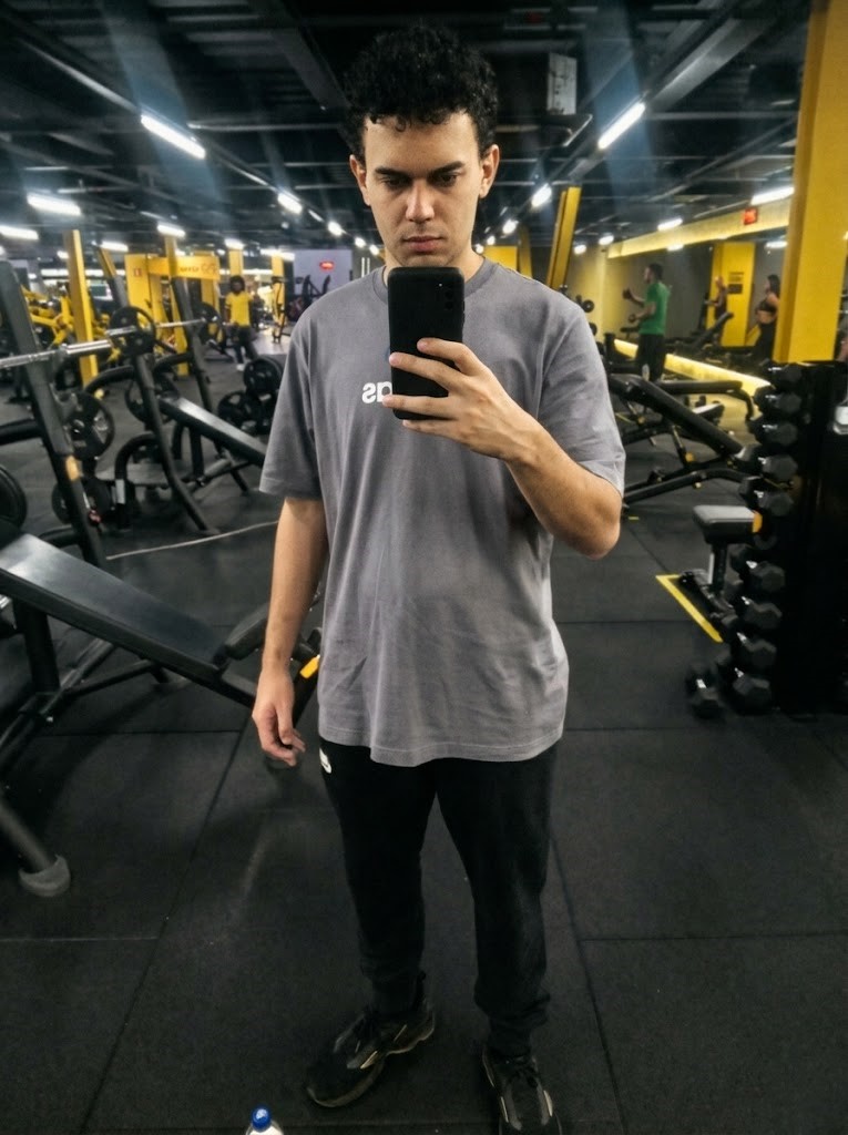 Se a vida fosse um jogo de dominós (um jogo sequencial), como você organizaria os dominós?

Derrubaria primeiro o que te deixa rico ou o que te deixa em forma?

Eu gastei uns 10 anos derrubando o dominó que me deixa rico, mas talvez, se eu começasse de novo, eu faria diferente