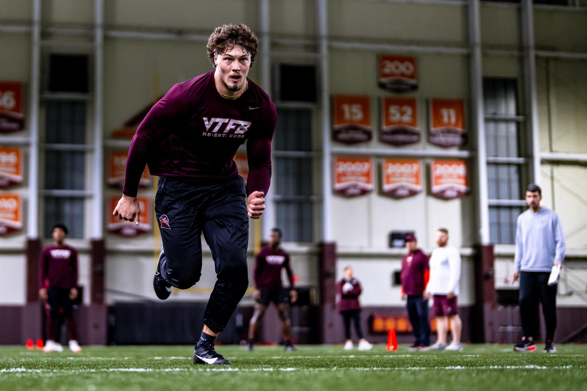 CoachTHowle's tweet photo. Winter Workout #5 in the 📚 Great competition from the ACES today!!! Ace of the Day is @brody_jones10 Brody brought toughness and effort all day!! #LGH https://t.co/UbaUiAfhnR