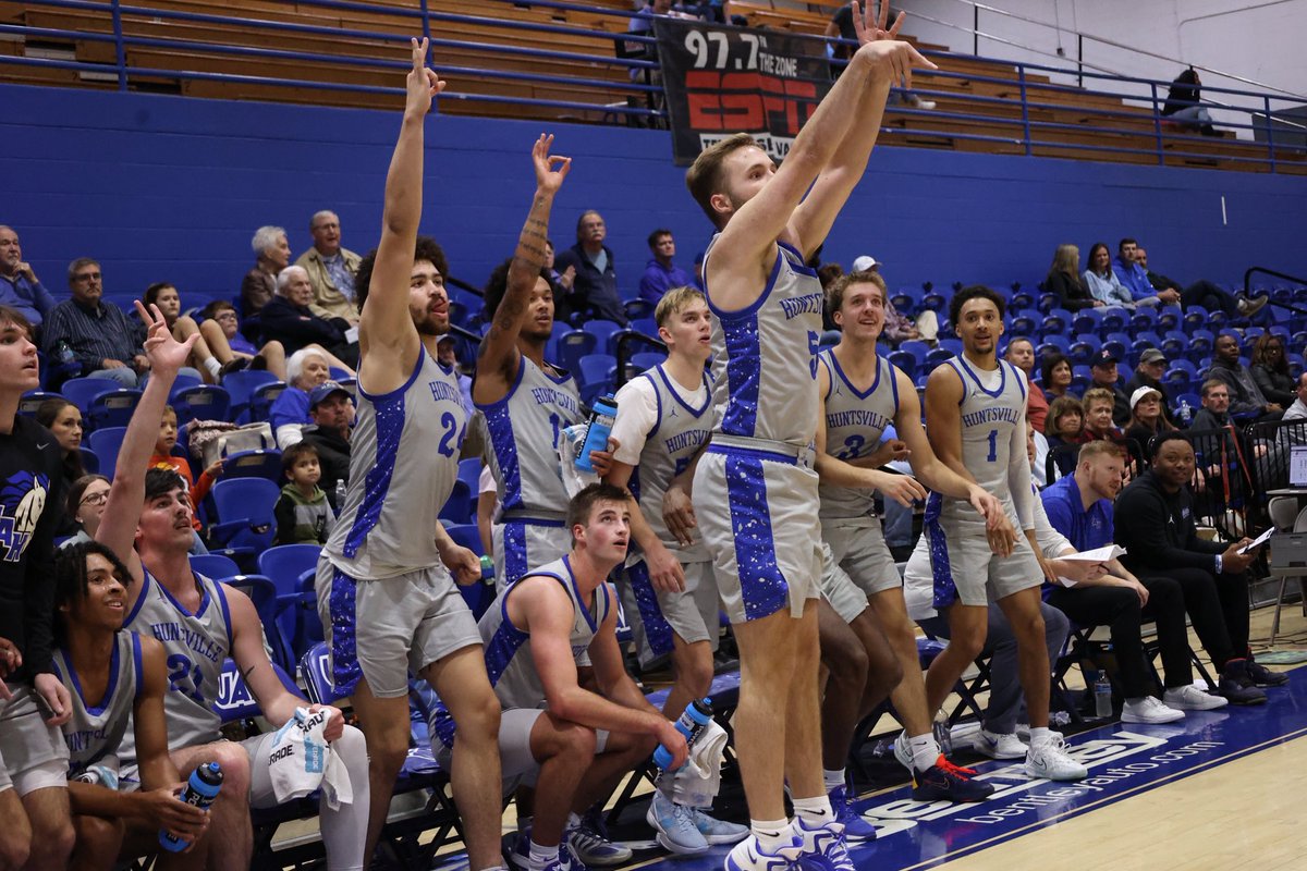 UAH_MBB's tweet photo. Senior Spotlight - @wamonett5 🐴
#BTB https://t.co/42CIMW09xf