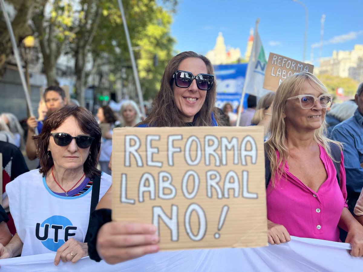 La_Bancaria's tweet photo. y las consecuencias que traerán tanto a lxs trabajadorxs como al sector mas desprotegido, lxs adultxs mayores.
En esta oportunidad nos acompañó el compañero Fabián Grillo, papá de Pablo.
LXS JUBILADXS NO SE RINDEN!!!!
#NoALaReformaLaboral
#NoAlFal
#NoALaReformaPrevisional https://t.co/QFDYM2h2YY