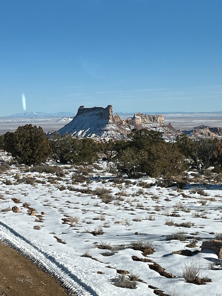 chicablanca4x4's tweet photo. Near Goblin Valley State Park in Utah is Behind the Reef. It was beautiful weather to hit the trail with friends!
#ChicaBlanca4x4 #offroadlife #4x4 #jeeplife #offroad #4x4life #utahoffroad #offroad101book #jeepsoftiktok https://t.co/2eOd8CKY8n