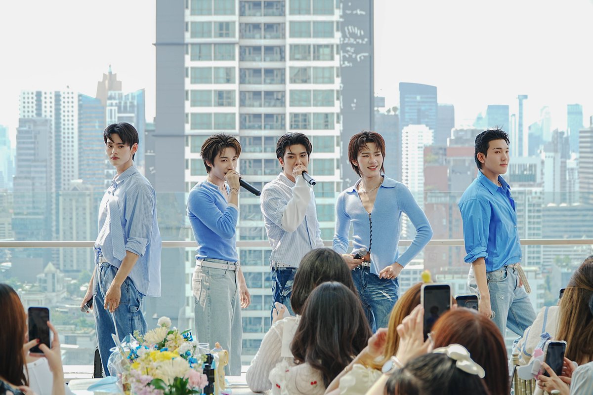 around_ent's tweet photo. เสิร์ฟภาพบรรยากาศ PERSES พรีเซนเตอร์อะลิเซ่กันแดดแมตต์ร่วมกิจกรรมสุดเอ็กซ์คลูซีฟ “ALESE SUMMER ROMANCE WITH PERSES”
#ALESExPERSES
#PERSES #PERSES_TH
#Alese #กันแดดอะลิเซ่ #กันแดด #อะลิเซ่กันแดดแมตต์ https://t.co/E7NMoDlv27