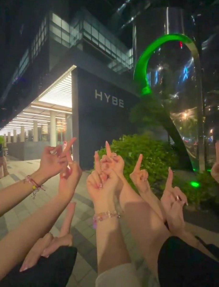 It will always by FUCK HYBE.

#HYBEFivestFromZionism 
#하이브는시오니스트를퇴출하라