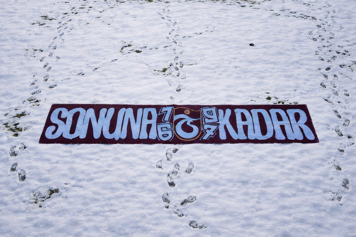 “Bu karlı puslu havada sımsıkı sarıldık sana”
Sonuna kadar 1967

#yolumuztrabzonspor
#gurbetçigençler 
#trabzonspor🔵🔴