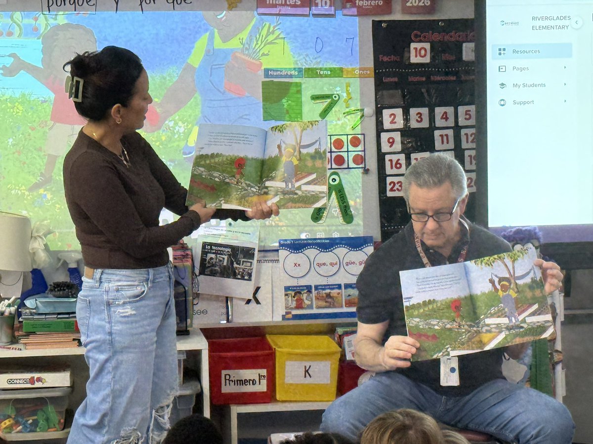 BobforBroward's tweet photo. Today is the 20th Anniversary of βBroward Reads for the Recordβ. Always enjoy reading at my favorite school (Riverglades Elementary) in my favorite class (Madelen Resillez-Guy Dual Language Class). #BrowardReadForTheRecord #SeeMarcusGrow https://t.co/jnHvKmJnWi