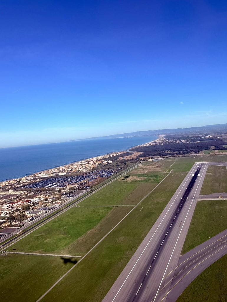 fadyhocheimy's tweet photo. Some views remind you how small worries really are.
#Perspective #TravelMoments #WindowSeatView #ChasingHorizons #ClearMind ✈️🌊 https://t.co/5fFzsQ5pQJ