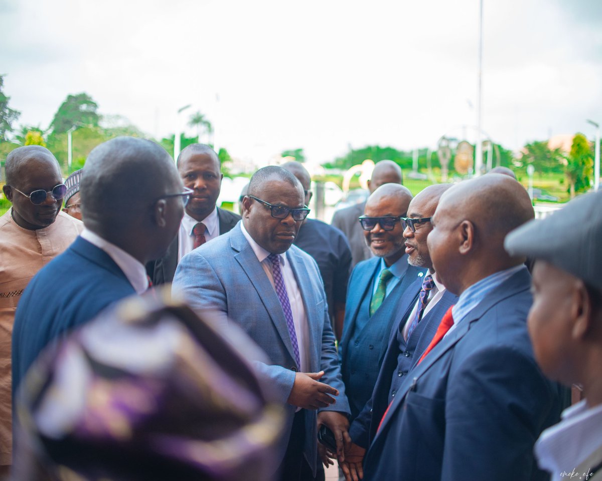 AizobuDennis's tweet image. Honored and grateful to speak as guest speaker, at @uniben pharmacy 50th Induction and Oath-Taking Ceremony sharing a stage that shaped my journey.

 "Pharmacy is not just transactional  it’s transformational"

#Pharmacy
#GraduationDay
#FuturePharmacists
#SFHAccess