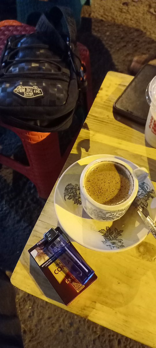 Kepalanya 1, berisiknya sama kek pasar.
sehat sehat manusia nockturnal 🌻