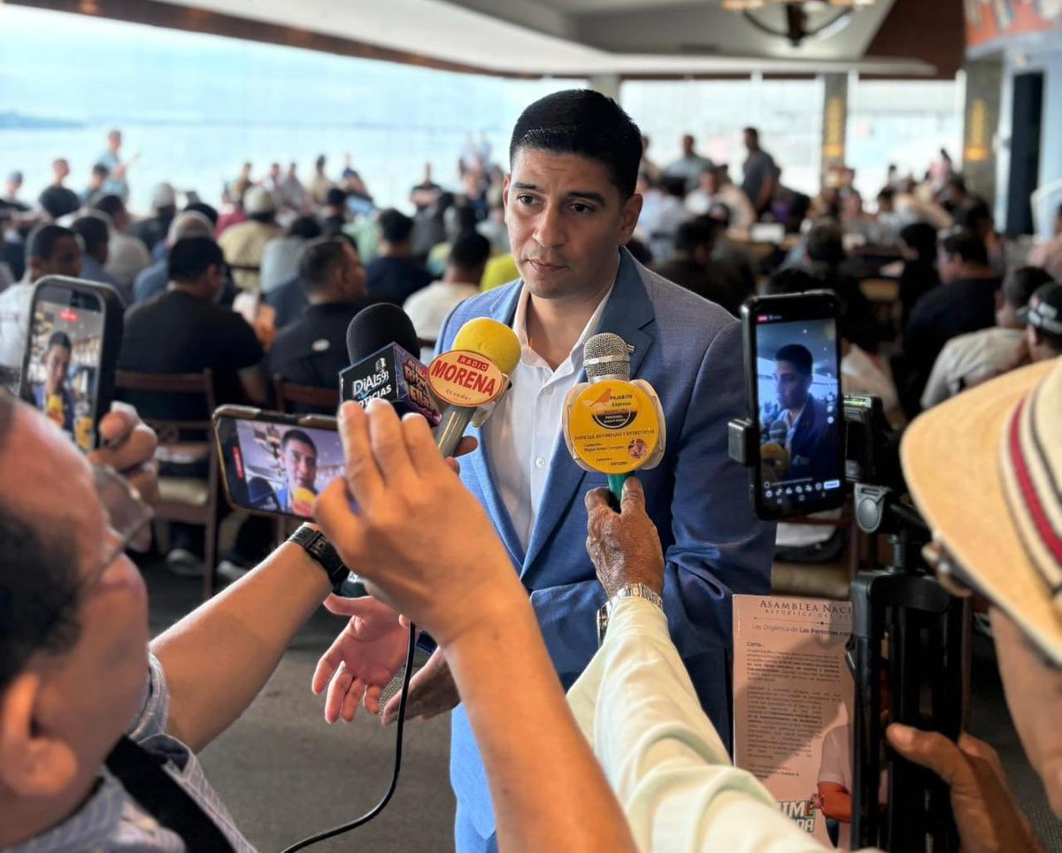 JaimeEstradaM's tweet photo. Llegamos a Guayaquil, para seguir trabajando por los derechos de los ecuatorianos 🇪🇨:

Iniciamos un proceso de solicitud de información a la situación laboral del Sindicato de Trabajadores de Astinave de Guayaquil, quienes demandan violaciones de derechos. 

De igual manera, solicitud de información y control político al incumplimiento del precio mínimo de sustentación del arroz y el maíz, que perjudican a miles de pequeños agricultores.  

Seguimos desde territorio trabajando por las grandes mayorías 💪🏽