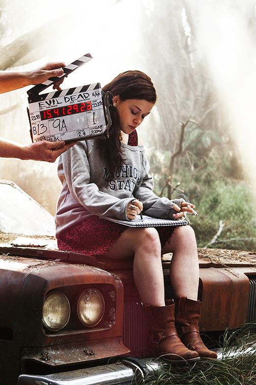 AshySlasheeDB's tweet photo. Jane Levy on set of Evil Dead (2013) https://t.co/pO70ecuSu5