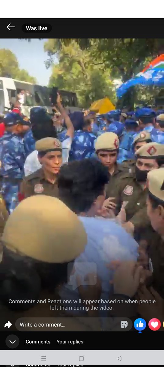 PushpaSinghINC's tweet image. “तानशाहों से नहीं डरते कांग्रेस के बब्बर शेर”

आज यूथ कांग्रेस के समर्थन लोकतांत्रिक प्रदर्शन में शामिल कांग्रेस के साथियों को पुलिस ने डिटेन किया 

आखिर सरकार में इतनी बौखलाहट क्यों है?
@

#Compromised प्रधानमंत्री को किस बात का डर है?