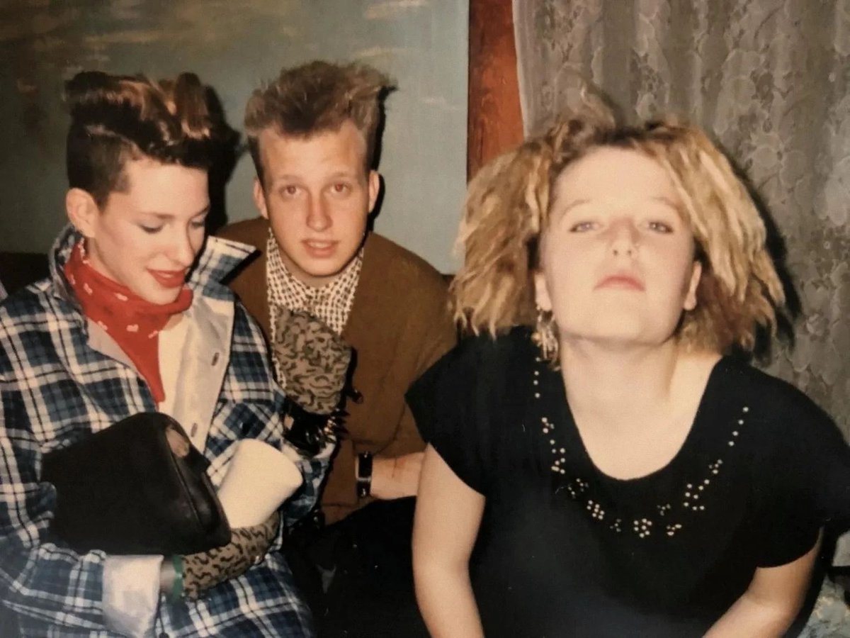 Gillian Anderson and her New Wave mates, Grand Rapids, Michigan, 1986.

The greatest old school photos: bit.ly/4cFoZT1