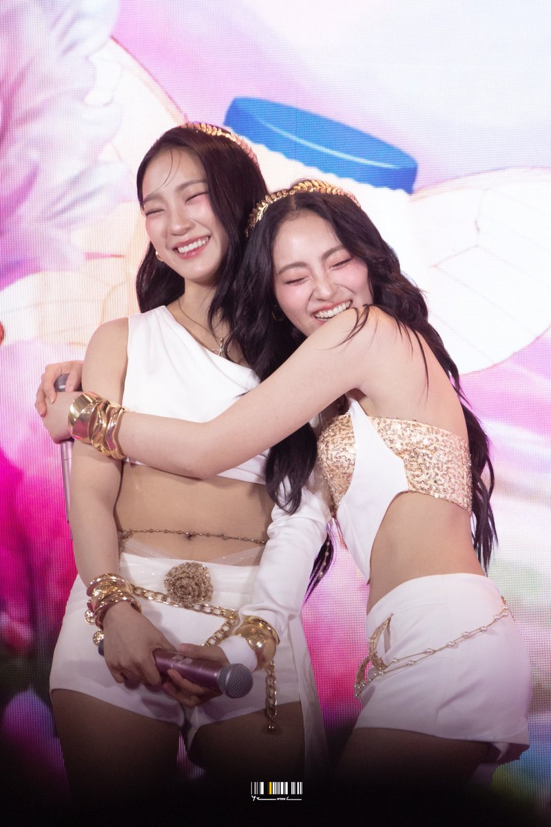 yearsowl's tweet photo. ยิ้มตาขีดมาก แปลลลลล??

:) #Fai4EVE #Punch4EVE 
#SUNSUMAGICCOMESALIVEx4EVE https://t.co/Bt2JDOgeb8