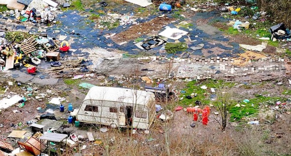 Discusting Land TRAVELLERS LEAVE BEHIND TOTAL WAR ZONE AFTER EVICTION! Illegal ...