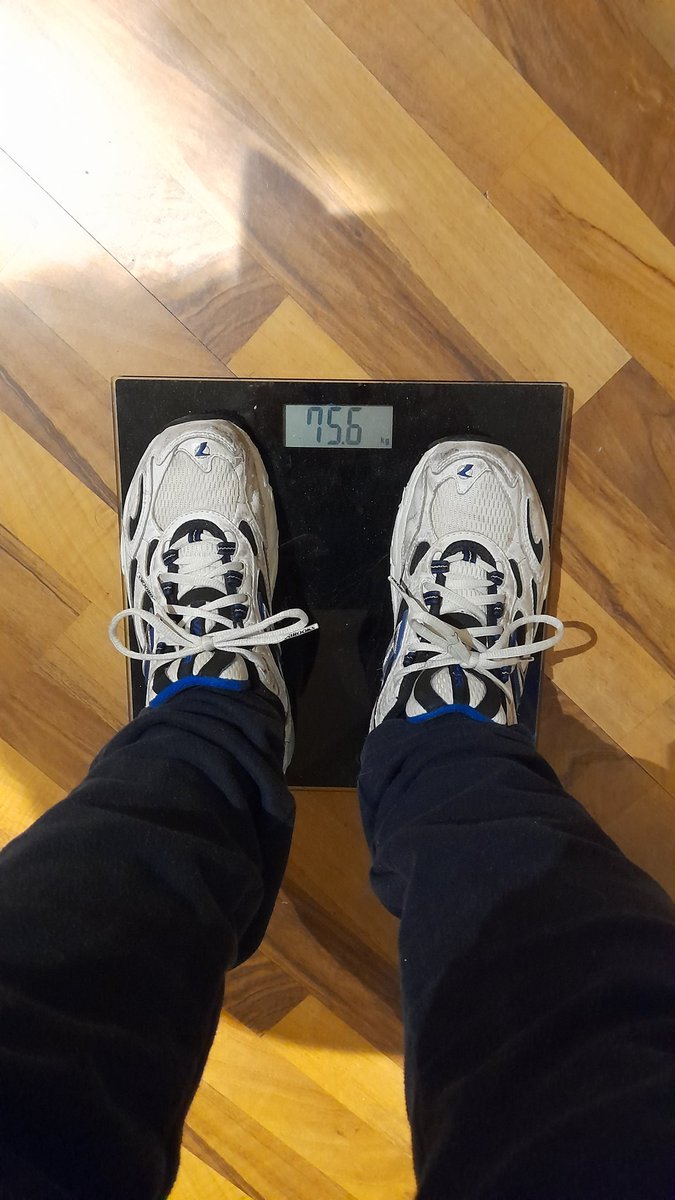 SwedishGamester's tweet image. #BackInTheGym! I got here later than usual though because my #boss wanted my #advice on a thing so I #MissedTheBus. But she was nice to give me a #ride to #TheGym! And it's not that crowded now, so that's #great! 😀