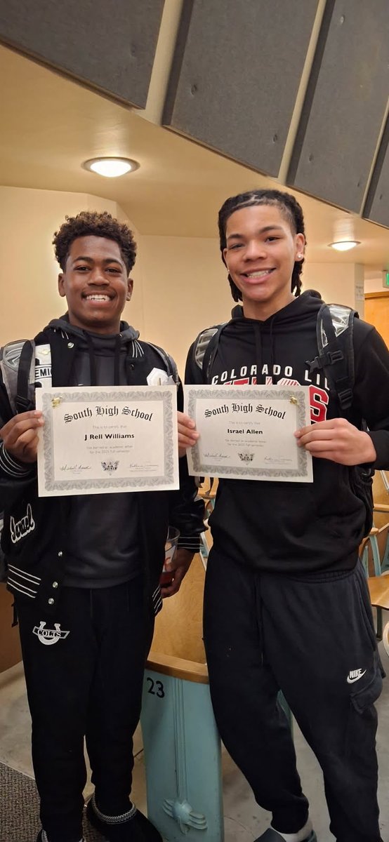 IsraelJAllen1's tweet photo. Happy to say I was able to get my 3rd academic excellence award yesterday with my dawg @Rellyswrld‼️
#STUDENTathlete #staygrindin #recruitready #DawgsOnly https://t.co/rg70VOXsqO