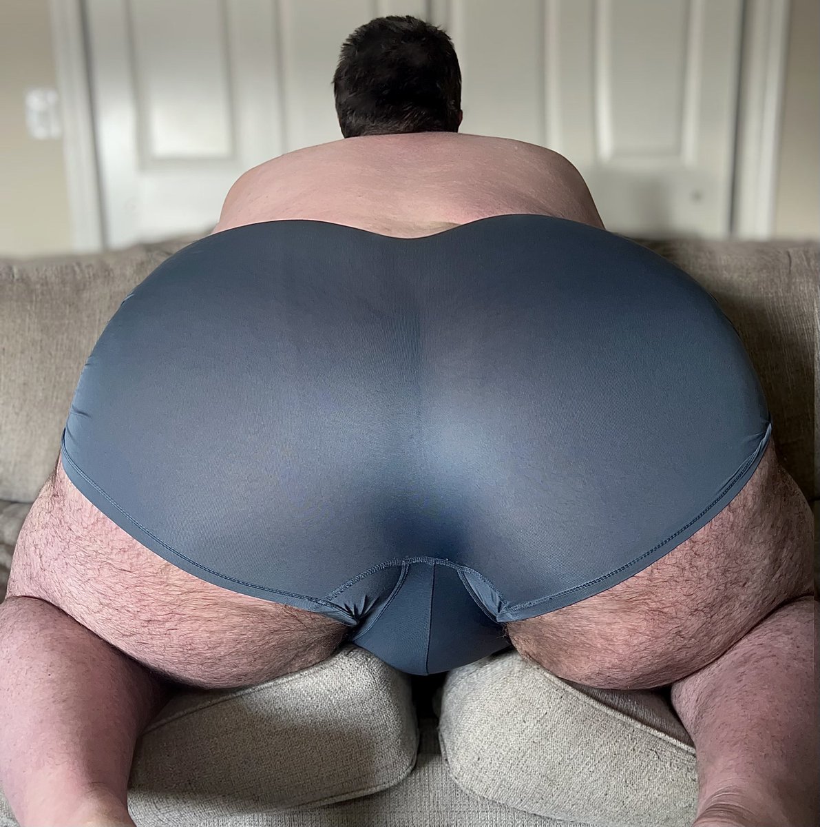 come here &amp; put your nose in my sweaty crack