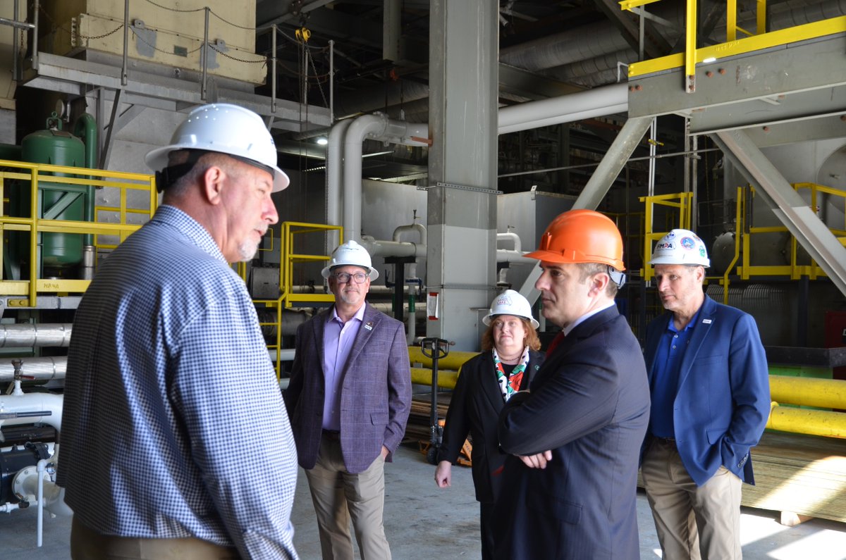 FMPAnews's tweet photo. Last week, the U.S. @ENERGY Deputy Secretary James P. Danly stopped by Florida Municipal Power Agency’s (FMPA) Sand Lake Energy Center in Orlando to tour the facility and recap the events of the extreme winter weather that affected Central Florida January 30-February 3. https://t.co/UmcpTHbdow