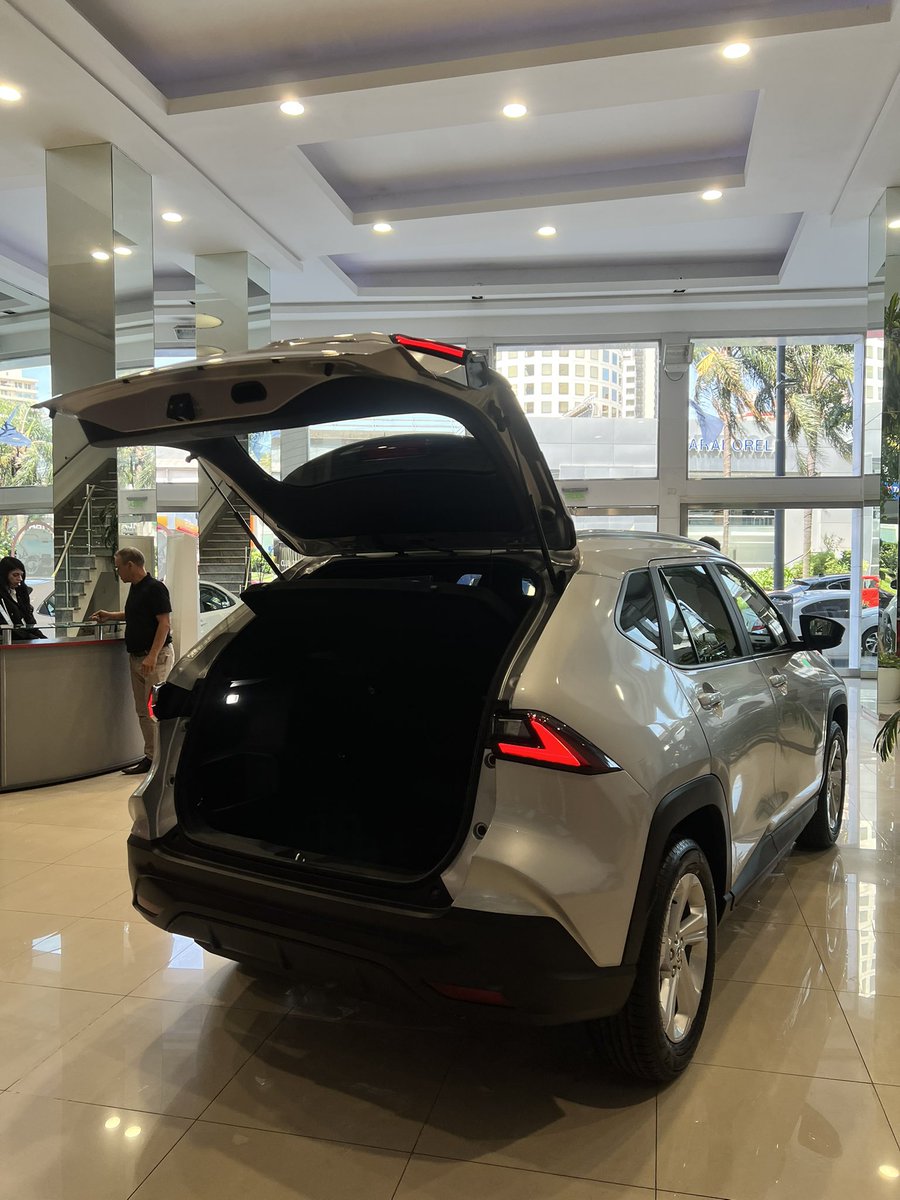 VentCruzada's tweet photo. Así es Toyota Yaris Cross en version XLI. Solo viene naftera. Creo que prefiero este tablero al digital de las otras versiones. https://t.co/addXvocPeJ