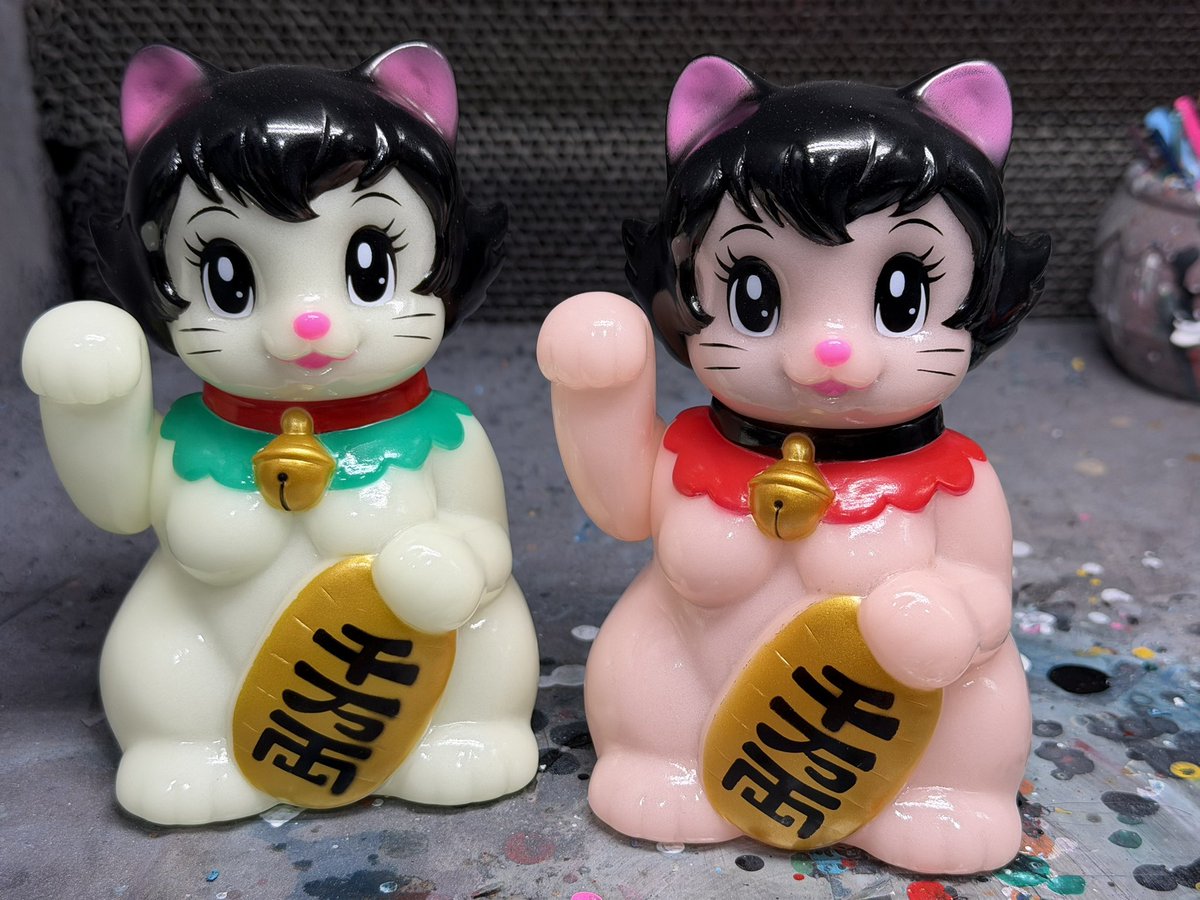 京都ソフビ大作戦には春福猫【招き猫】の蓄光と赤蓄光を持っていきます