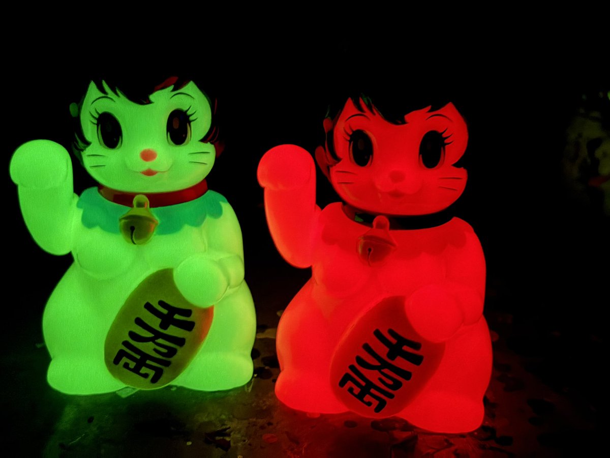 京都ソフビ大作戦には春福猫【招き猫】の蓄光と赤蓄光を持っていきます