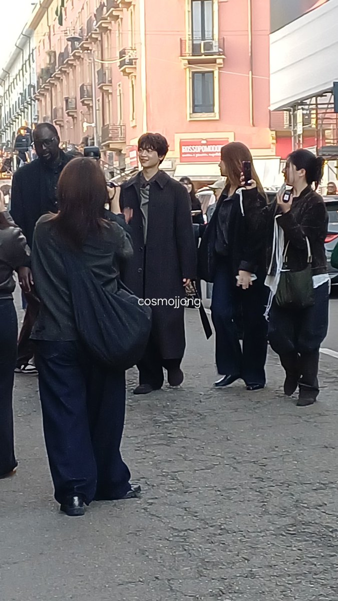 i didn't say anything because i genuinely made this plan last minute and i thought saying it out loud would jinx it but i'm so so happy i got to see him. sweet smile that gave a sweet end to my day 🥺 

#MINHO #민호 #샤이니