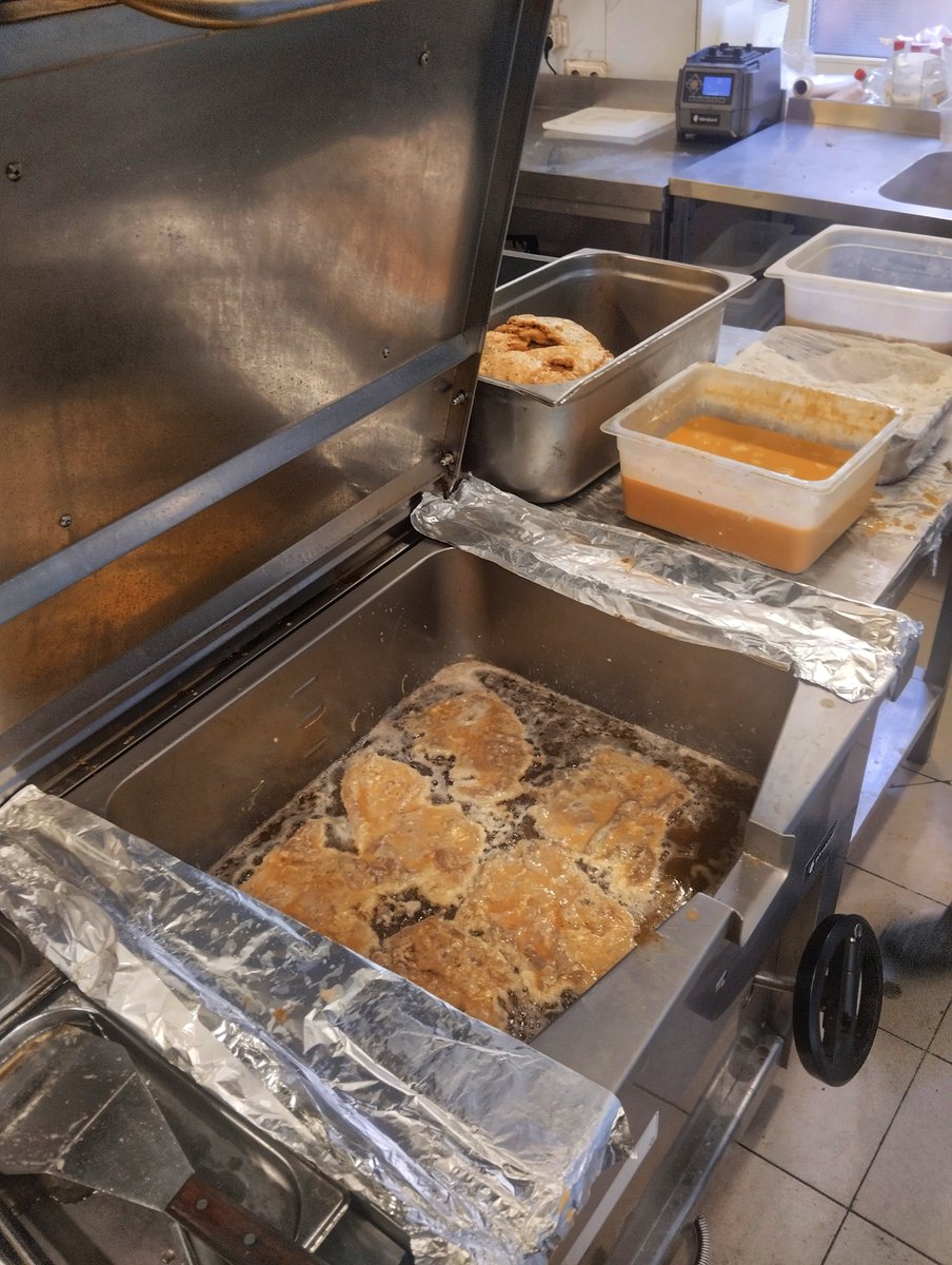 Andrzej Mic Serj tweet media