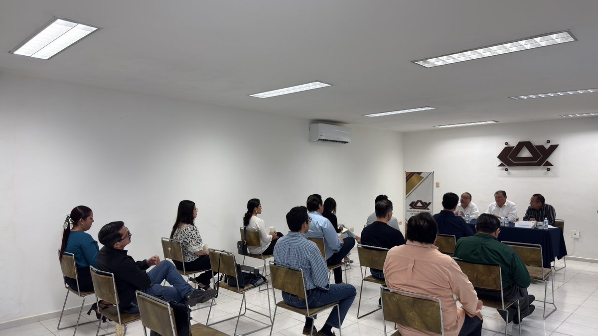 CAY_Abogados's tweet photo. El Colegio de Abogados de Yucatán, A.C. agradece al Dr. Rubén Sánchez Gil y al Dr. Celso López Pérez por su valiosa participación como ponentes en la Mesa Panel “El Registro Obligatorio de Teléfonos Móviles: Entre lo Legal y Constitucional”. 
⚖️ @RSanchezGil @NetCelso https://t.co/5dj2GL2cGp