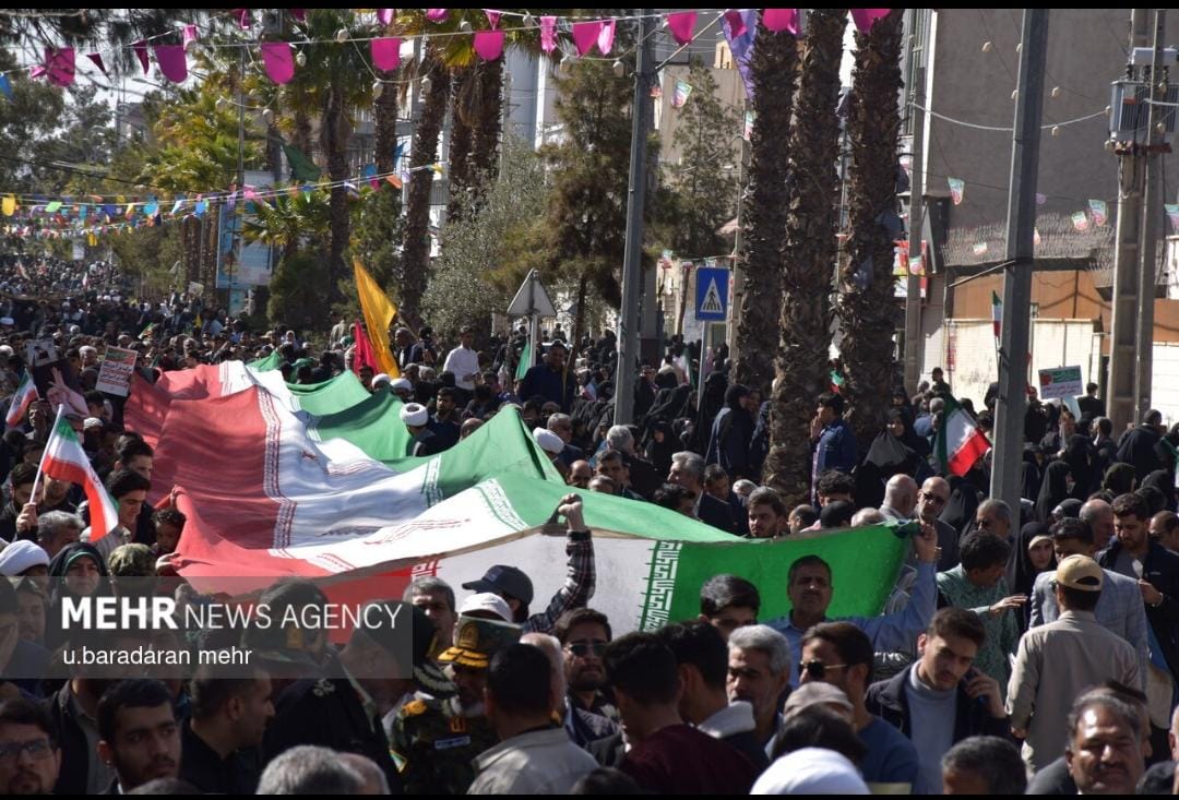 Ali_souri74's tweet photo. عملیات روانی دشمن: پرچم را آتش می‌زنند تا بگویند مردم از نظام متنفرند. اما مردم با حضور خود در راهپیمایی‌ها، پاسخ این دروغ را می‌دهند. 
#جانم_فدای_پرچم
#نماد_ایستادگی https://t.co/yOtjkPLJ6G