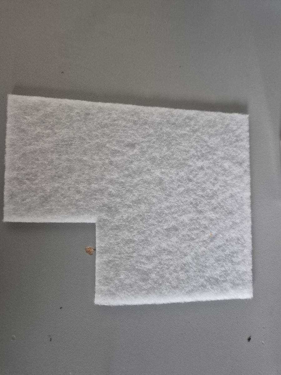 PE1RDP's tweet photo. Turning the fan of the #Web888 was a success. #temperature drops from 42 to 37 degrees in a 18 degrees room.
But now the fan is blowing dust into the #websdr 
Will this #filter be a good solution?

#hamradio #hamr #AmateurRadio
#radio #dust #radio #DIY https://t.co/YNRKMy7bPH