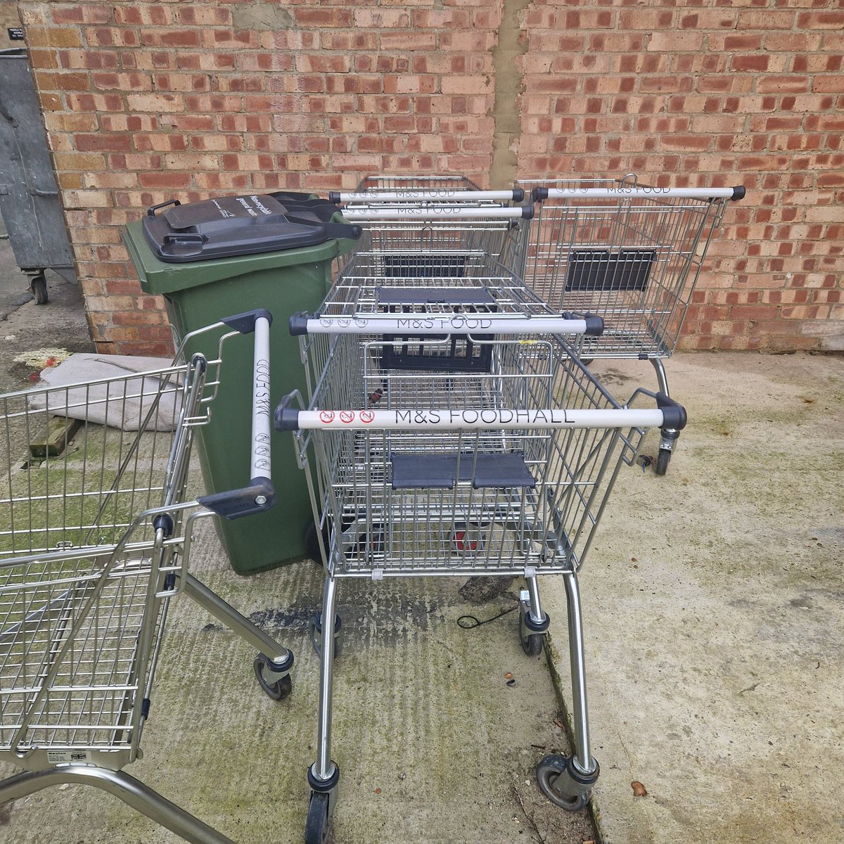 NiftyRaver's tweet photo. @marksandspencer you might be low on trolleys at one of your branches, any chance you can come and collect them? https://t.co/Yy2ZpBH2RZ