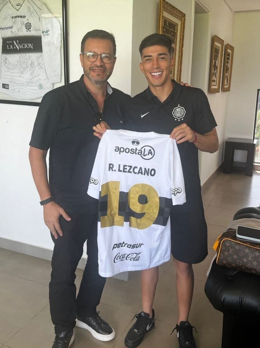 ¡Ya listo para defender los colores de #Olimpia!
Rubén Lezcano, se alista para vestir la casaca 19 del franjeado.
#Apertura2026
#RubenLezcano
#Olimpia