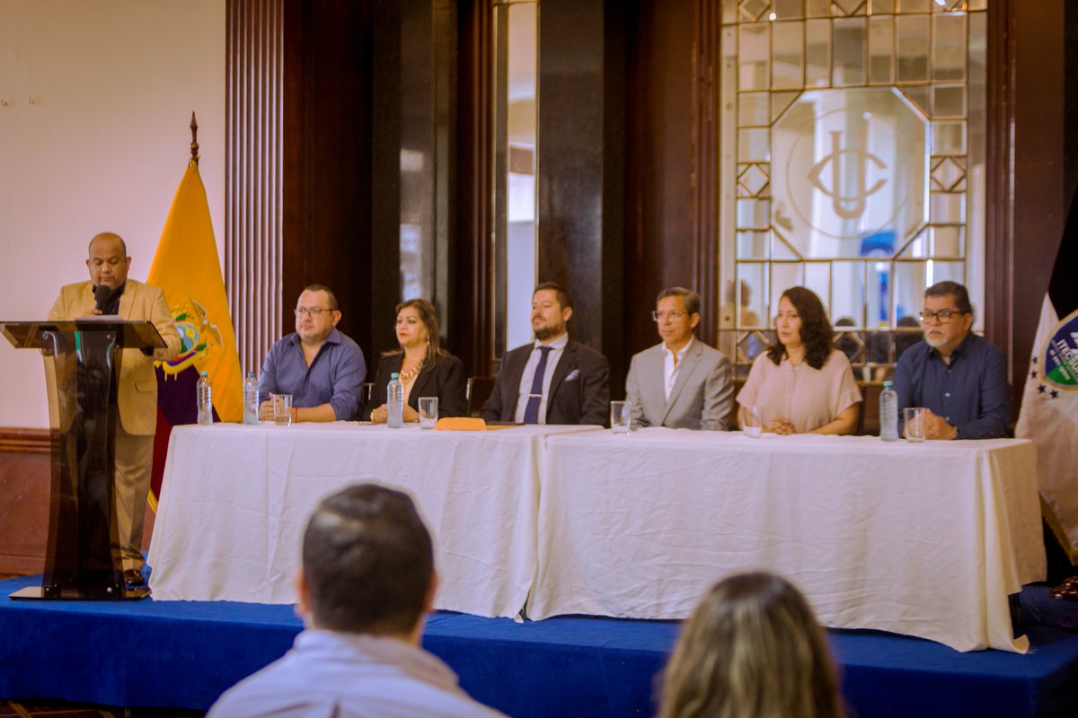 segura_ep's tweet photo. ¡Celebramos un hito para la reconstrucción del tejido social de Guayaquil!
 
🎓#SeguraEP junto al Instituto Tecnológico Universitario COMPU SUR acompañaron a la entrega de 56 títulos a los nuevos profesionales. 
⤵️ https://t.co/3tduJ9kGSs