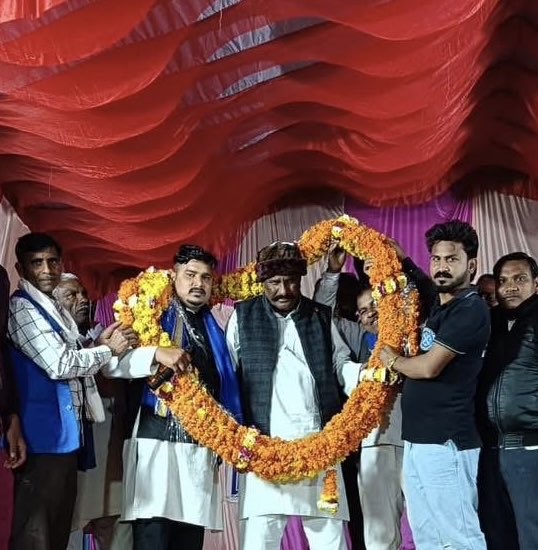ShabbirMLAbrh's tweet photo. क्षेत्र में अपने लोगों के साथ।

@samajwadiparty 
@yadavakhilesh 
@shivpalsinghyad 
@MPDharmendraYdv 
@proframgopalya1 https://t.co/XMX6SqUrLA
