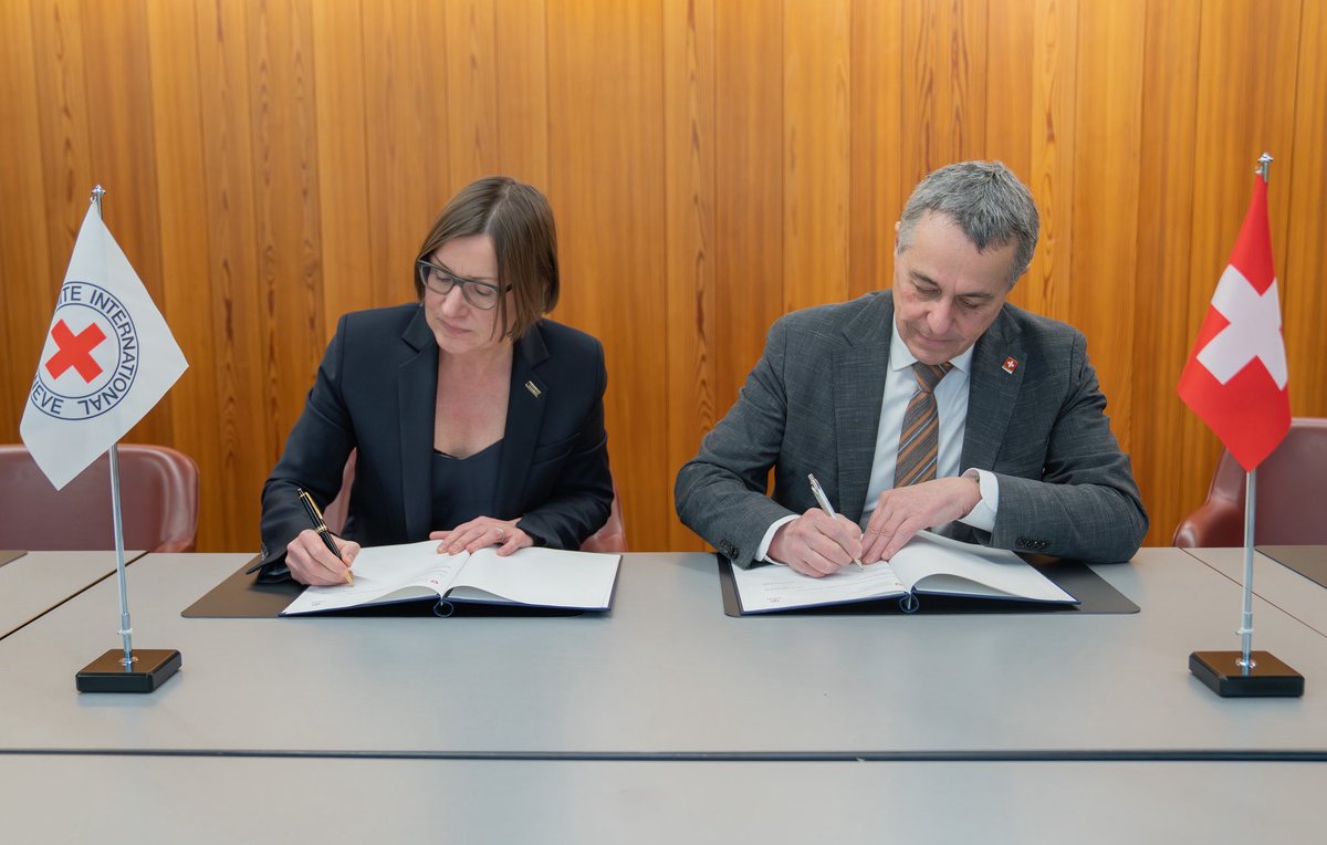 ignaziocassis's tweet image. J’ai également rencontré Mirjana Spoljaric Egger, présidente du @CICR_fr.

Nous avons signé un protocole d’entente renouvelé, fondé sur la confiance, la complémentarité et le respect des principes humanitaires.

Il renforce notre coopération pour promouvoir le #DIH, garantir un